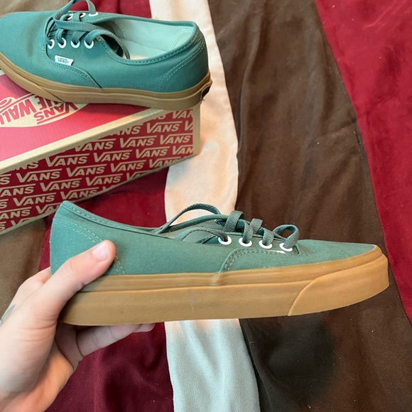 Vans - Picture 2 of 5